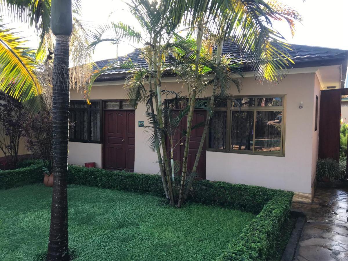 Ahadi Lodge أروشا المظهر الخارجي الصورة