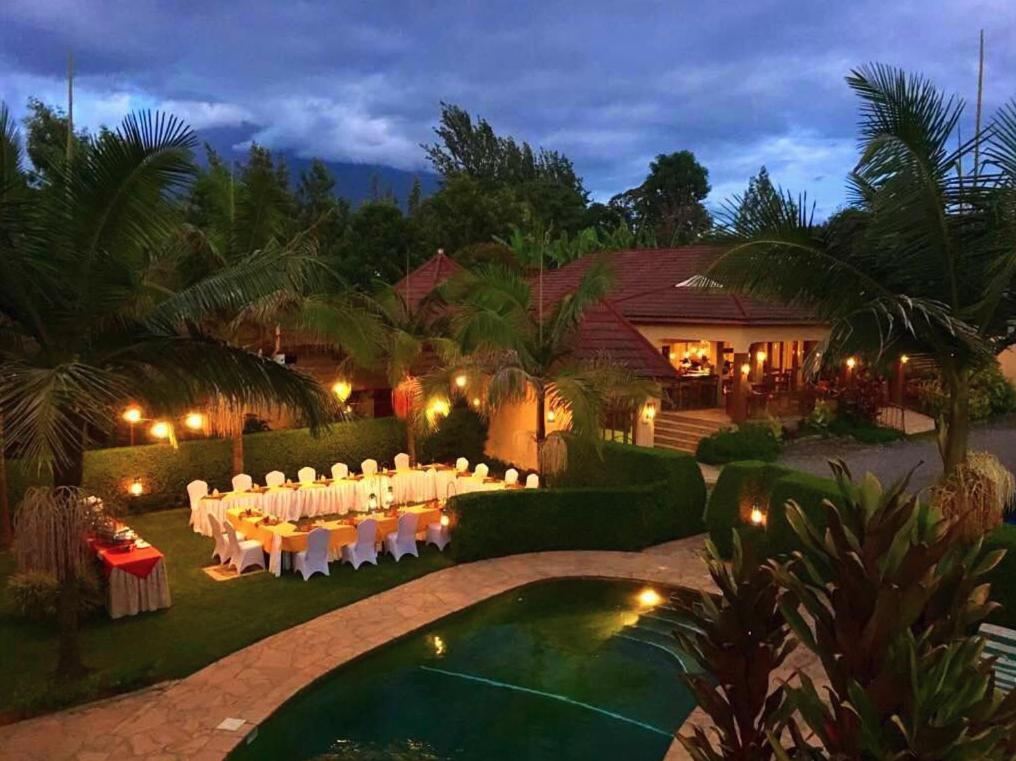 Ahadi Lodge أروشا المظهر الخارجي الصورة
